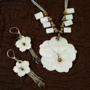 White flower  necklace and earrings